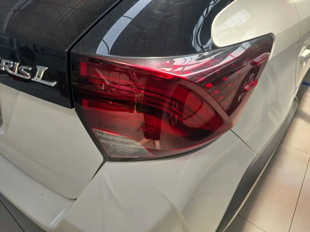 Toyota Yaris L — фото 24