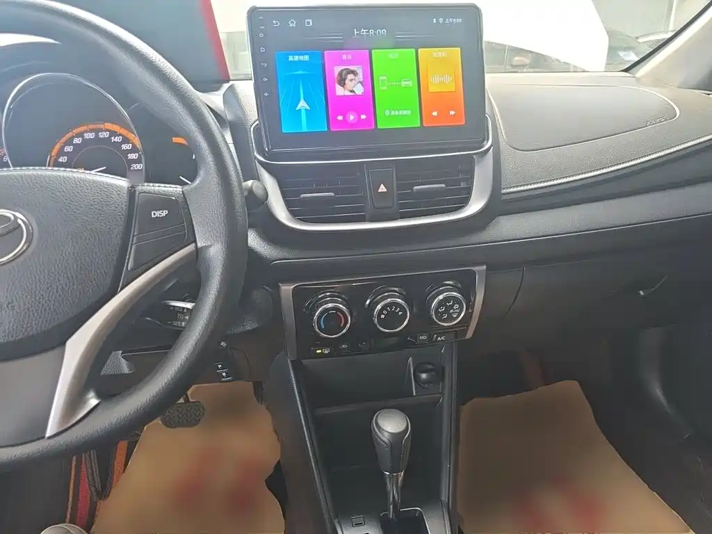 Toyota Yaris L — фото 6