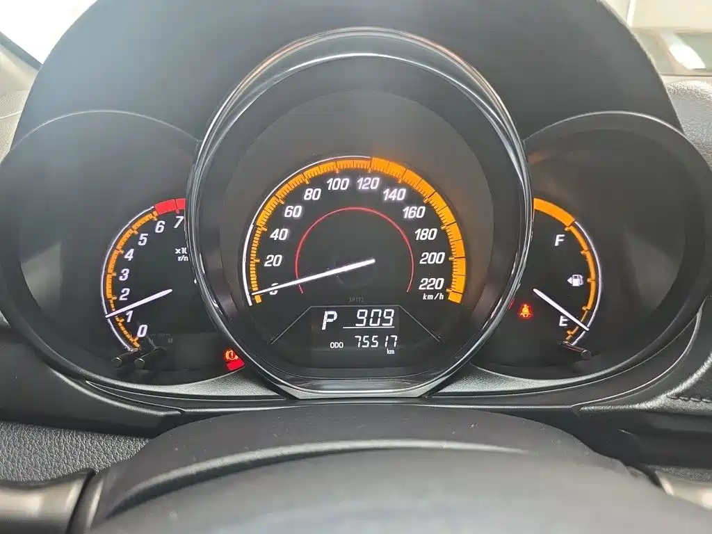 Toyota Yaris L — фото 8