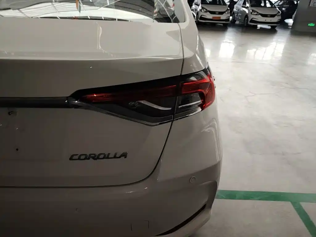 Toyota Corolla — фото 8