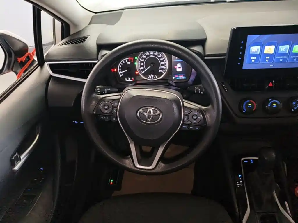 Toyota Corolla — фото 11