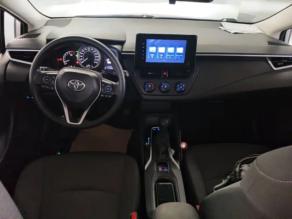Toyota Corolla — фото 10