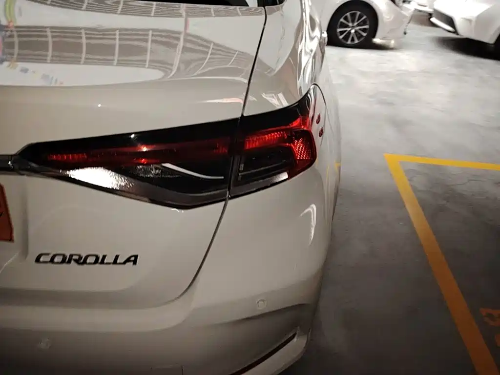 Toyota Corolla — фото 8