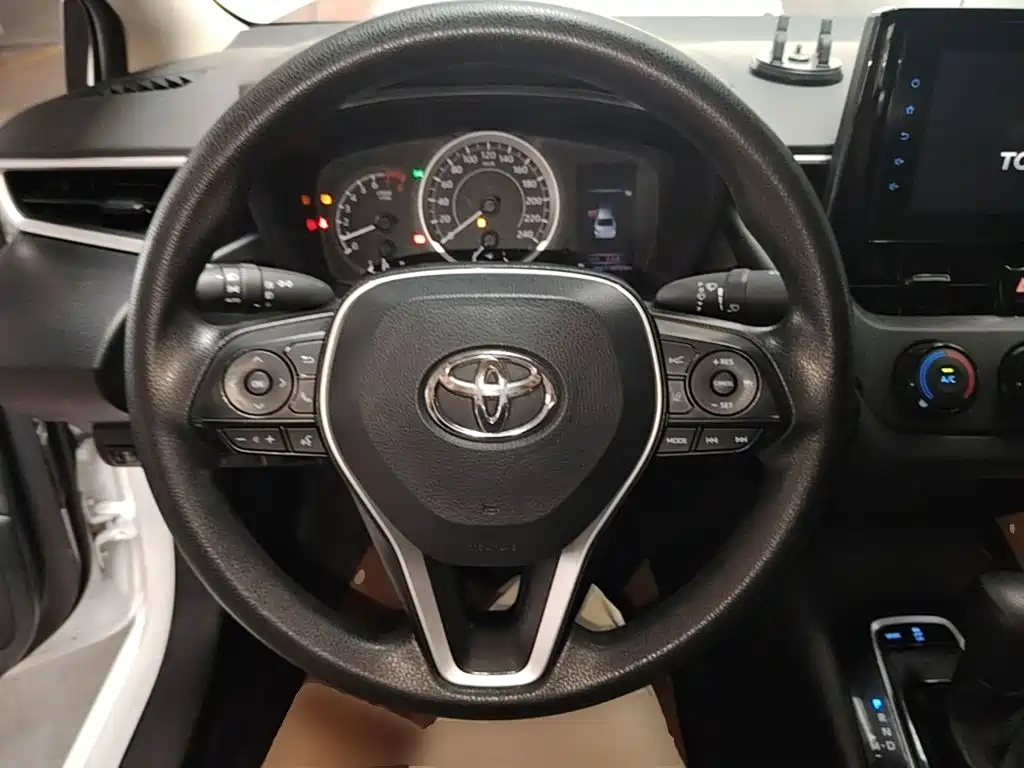 Toyota Corolla — фото 11