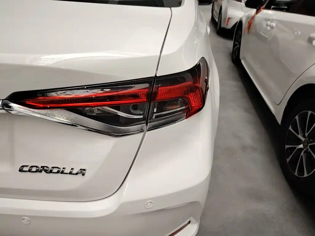 Toyota Corolla — фото 8