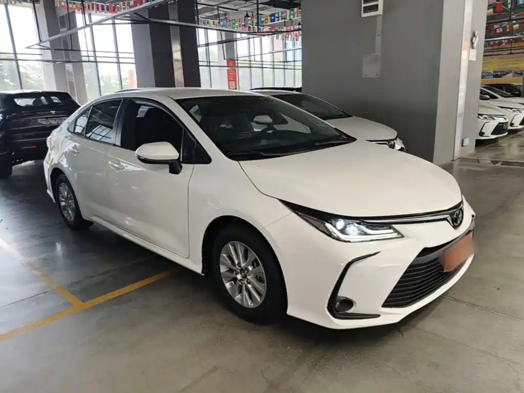 Toyota Corolla — фото 4