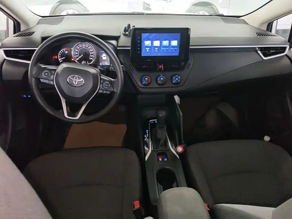Toyota Corolla — фото 10