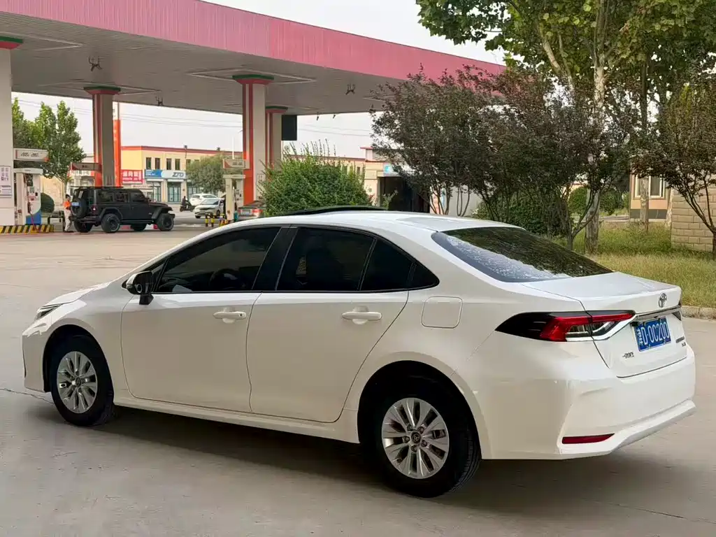 Toyota Corolla — фото 4
