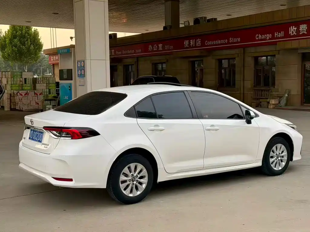 Toyota Corolla — фото 6