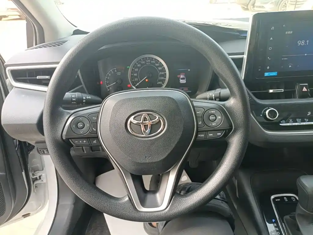 Toyota Corolla — фото 11