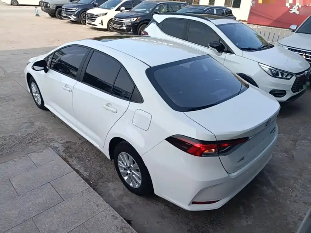 Toyota Corolla — фото 5