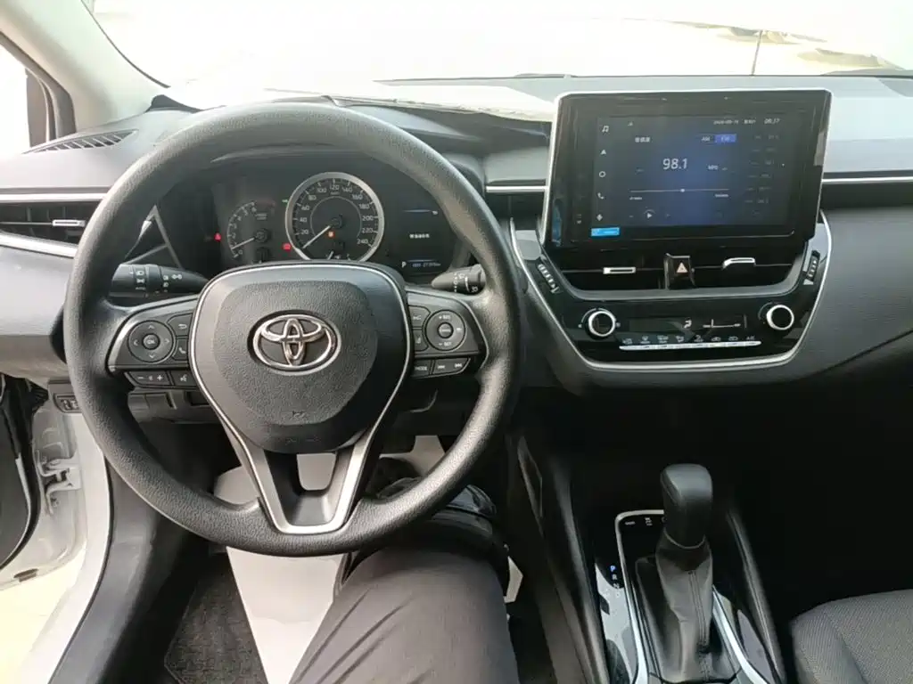 Toyota Corolla — фото 10