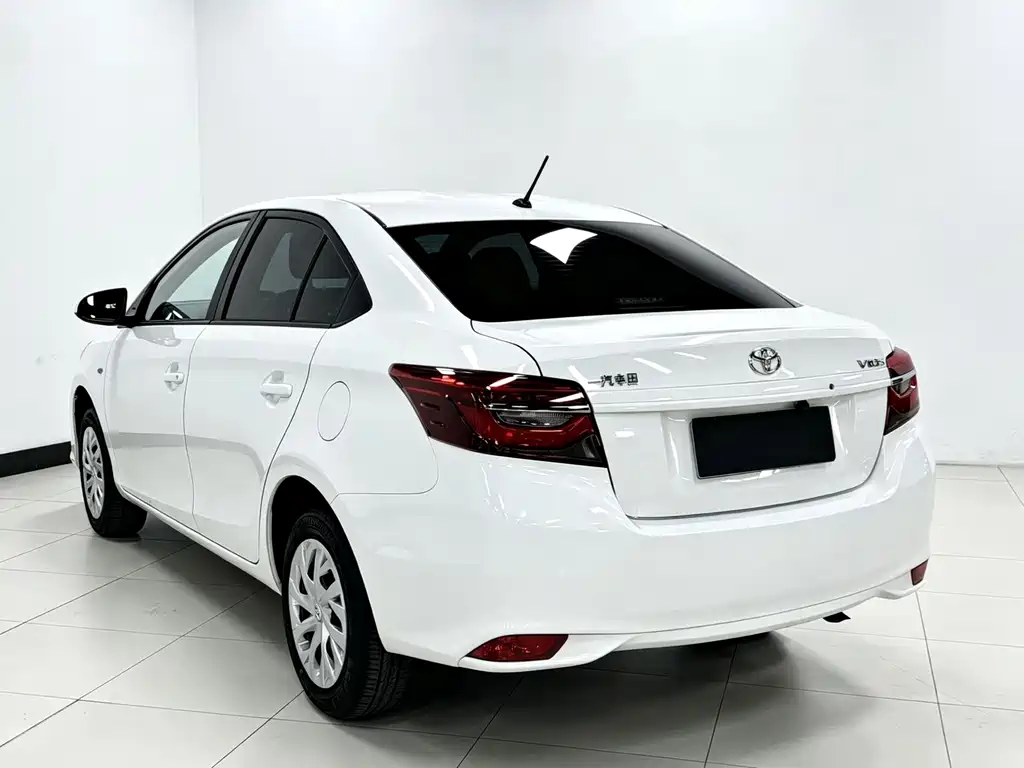 Toyota Vios — фото 4