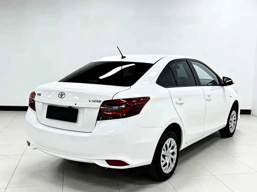 Toyota Vios — фото 6