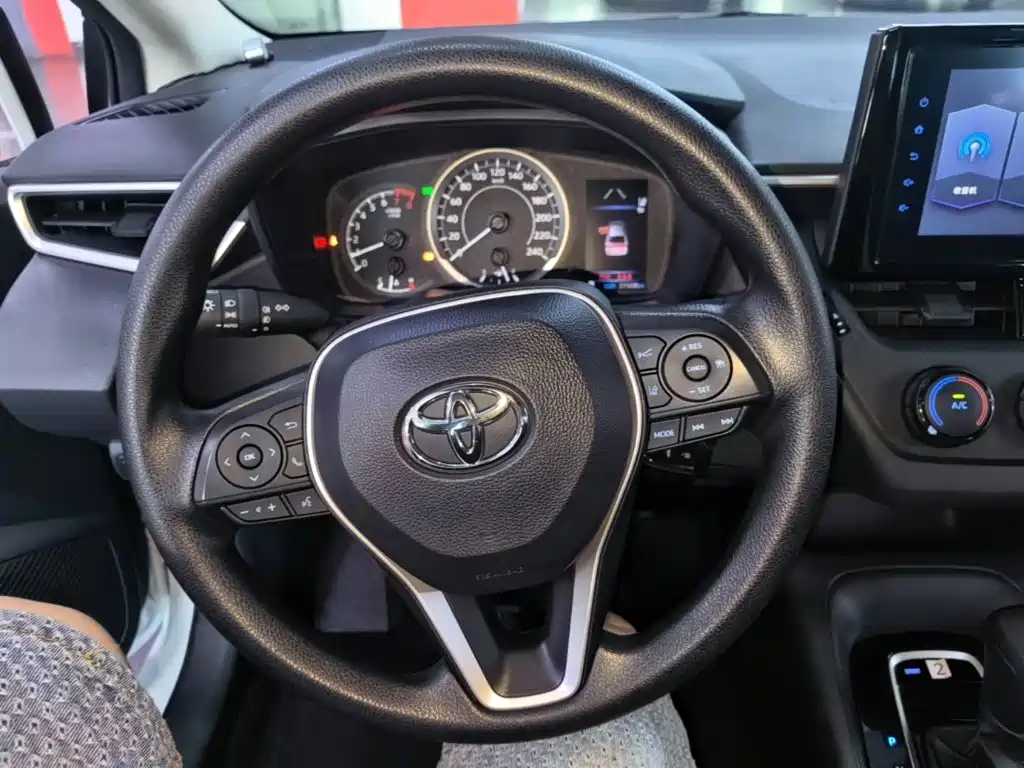 Toyota Corolla — фото 11