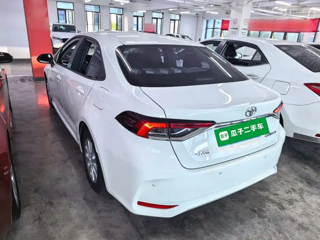 Toyota Corolla — фото 5