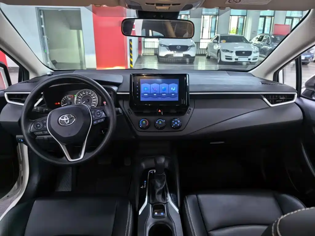 Toyota Corolla — фото 10