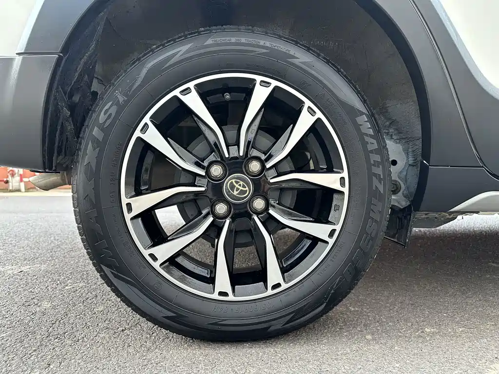 Toyota Yaris L — фото 7