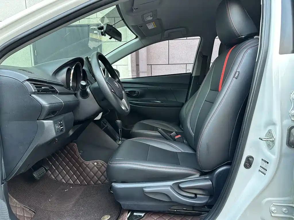 Toyota Yaris L — фото 8