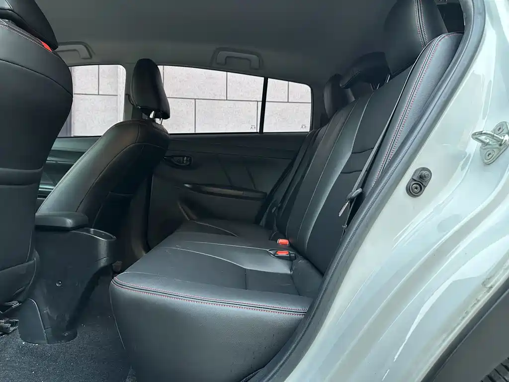 Toyota Yaris L — фото 9