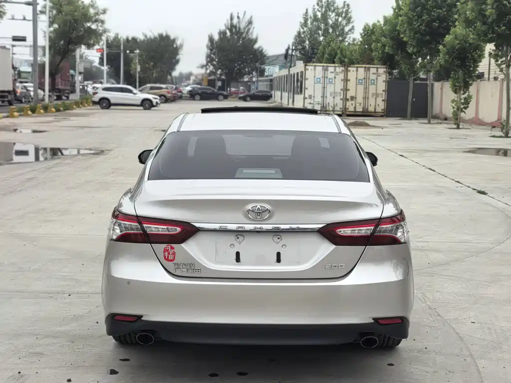 Toyota Camry — фото 5