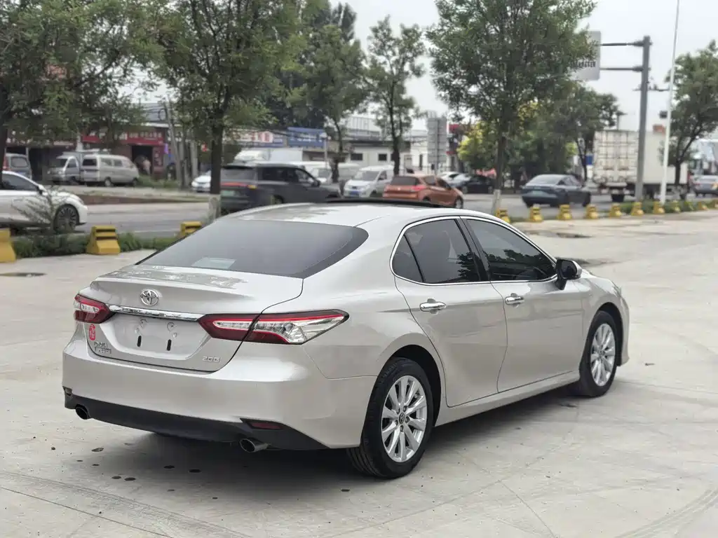 Toyota Camry — фото 6