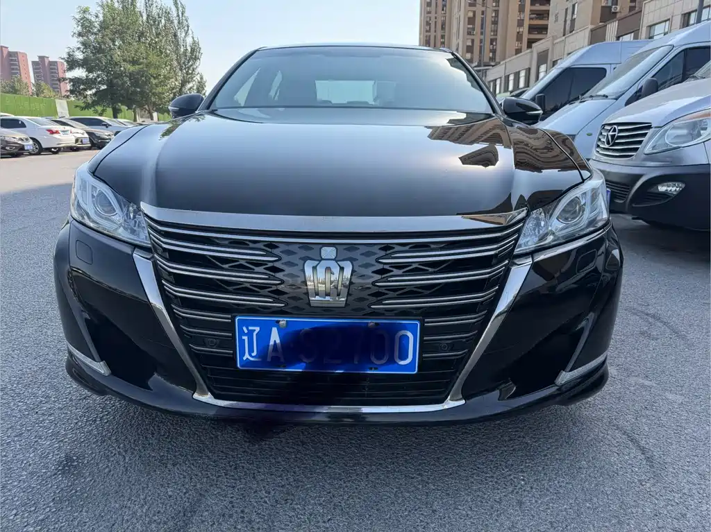 Toyota Crown — фото 2