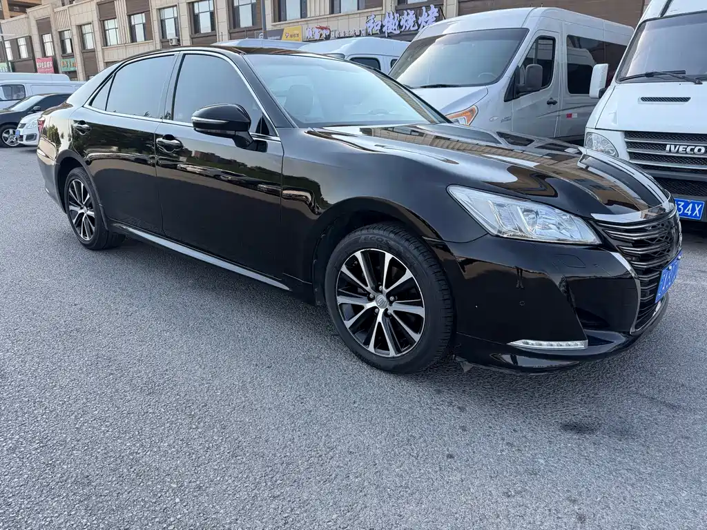 Toyota Crown — фото 3