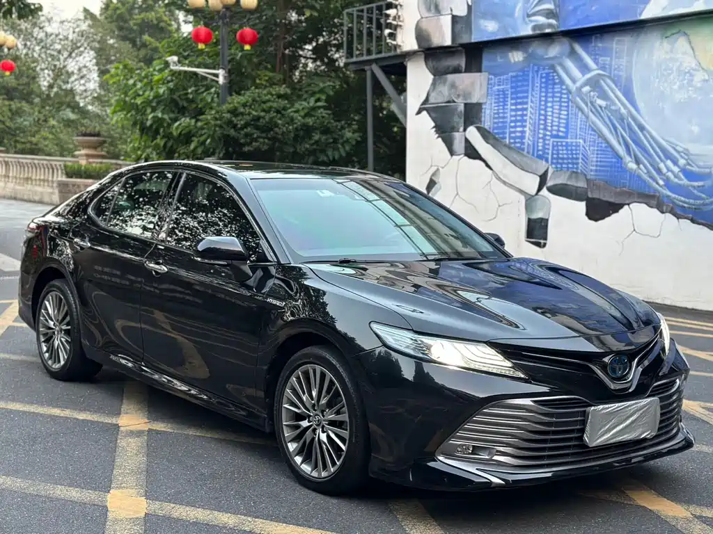 Toyota Camry — фото 3