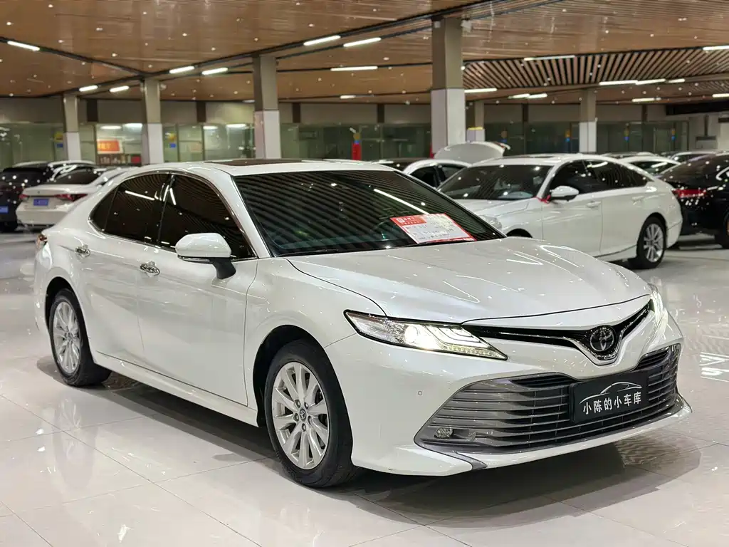 Toyota Camry — фото 3