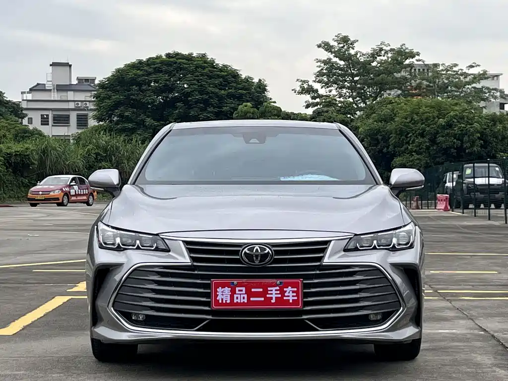 Toyota Avalon — фото 2