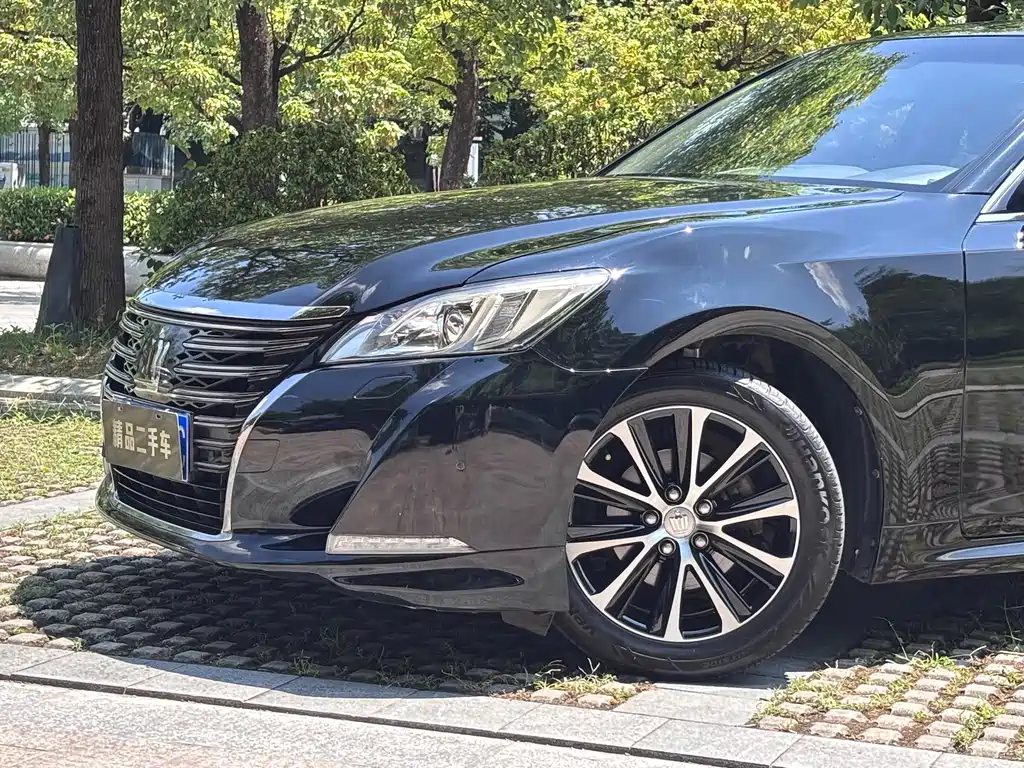 Toyota Crown — фото 2