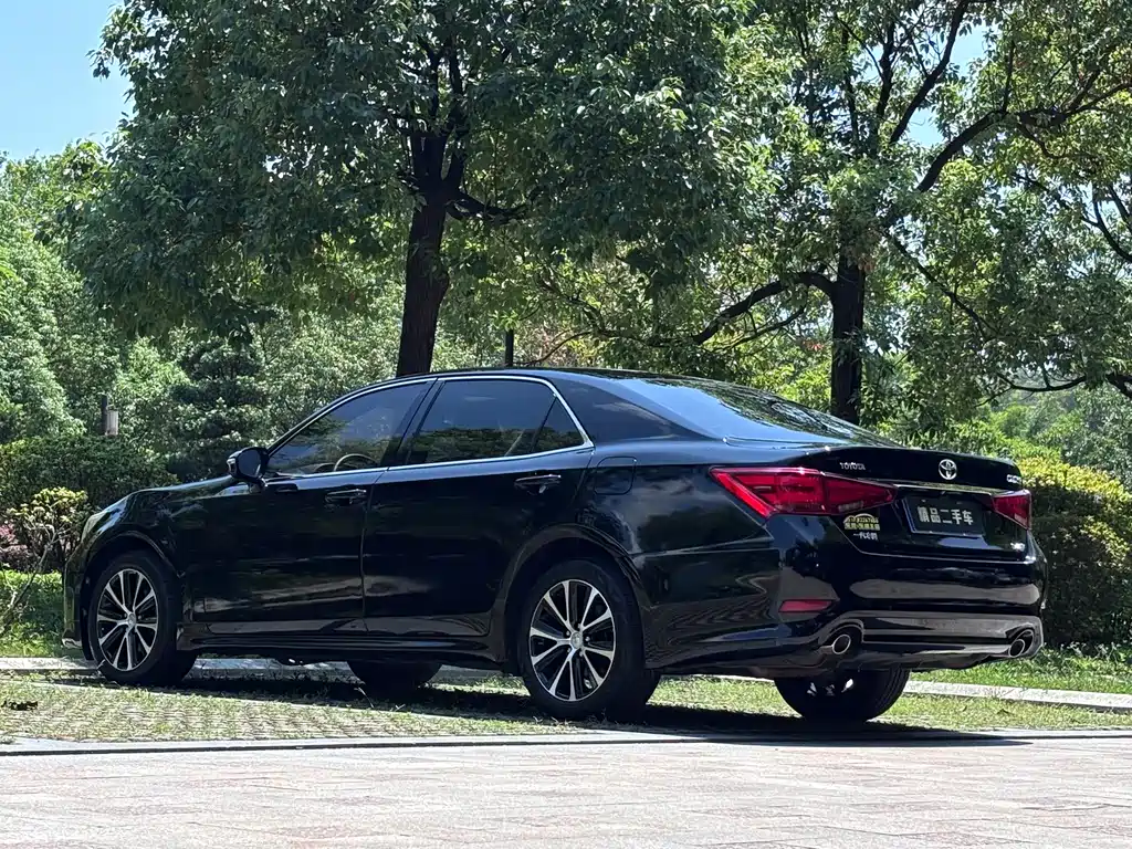 Toyota Crown — фото 11
