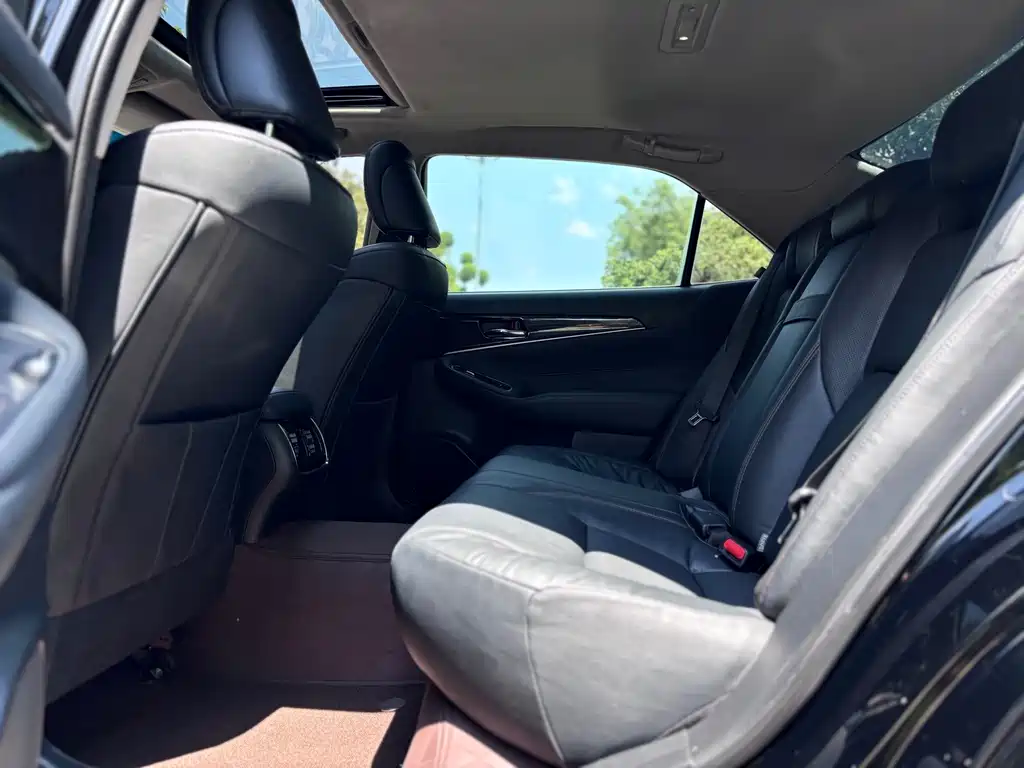 Toyota Crown — фото 14