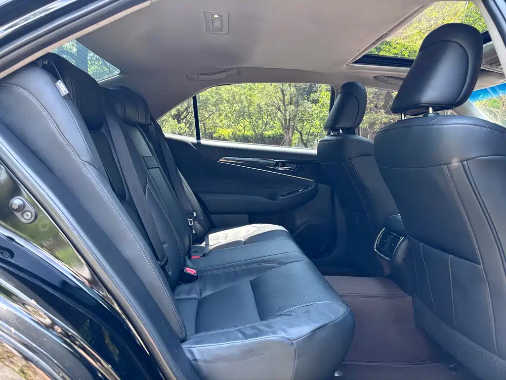 Toyota Crown — фото 15