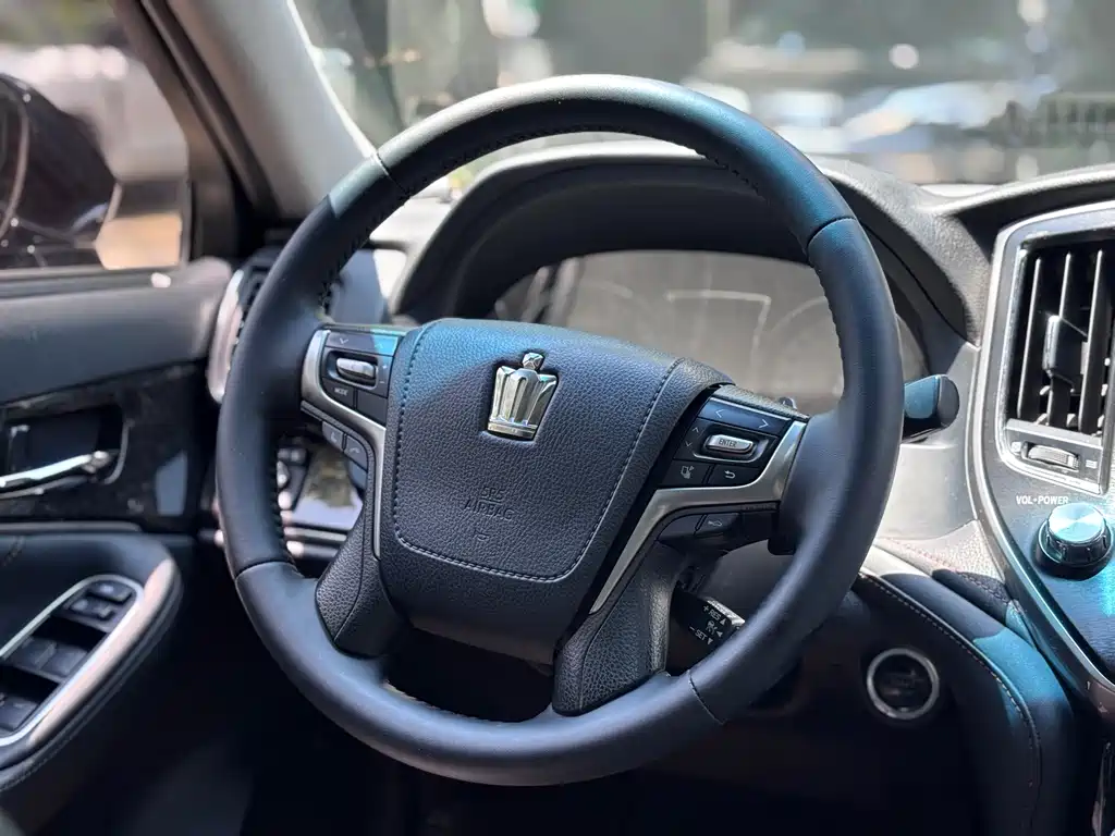 Toyota Crown — фото 18