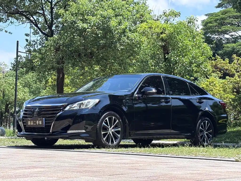 Toyota Crown — фото 4