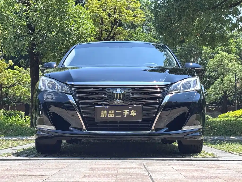 Toyota Crown — фото 5