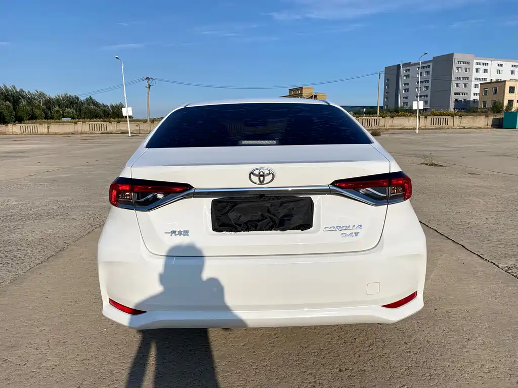 Toyota Corolla — фото 5