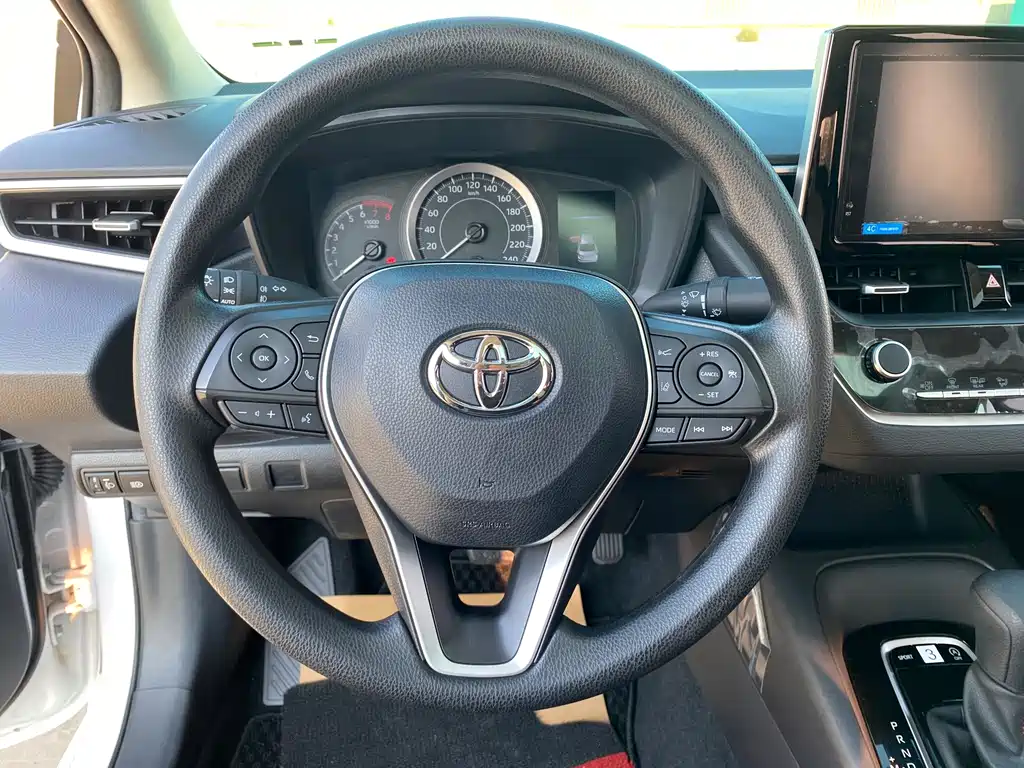 Toyota Corolla — фото 9