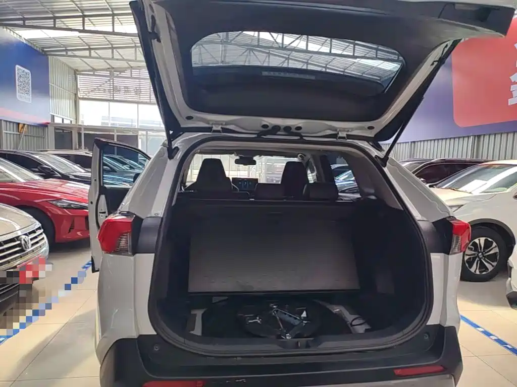 Toyota RAV4 — фото 15