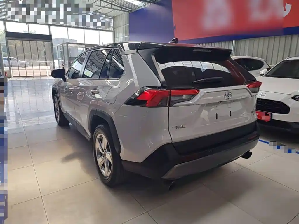 Toyota RAV4 — фото 23