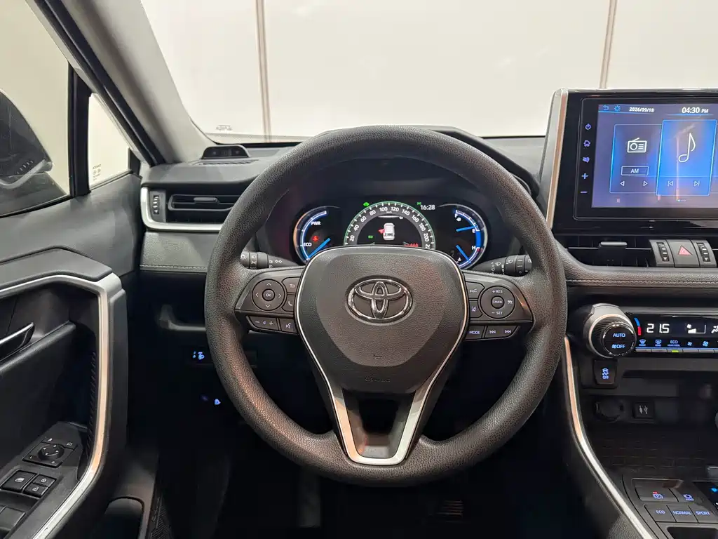 Toyota RAV4 — фото 15