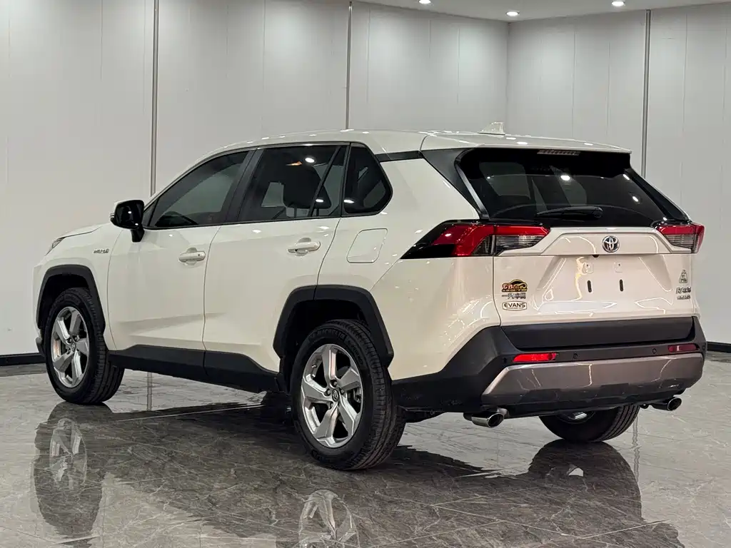 Toyota RAV4 — фото 4