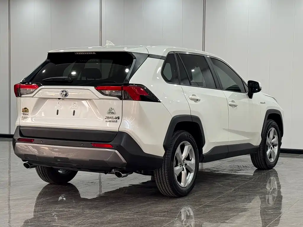 Toyota RAV4 — фото 6