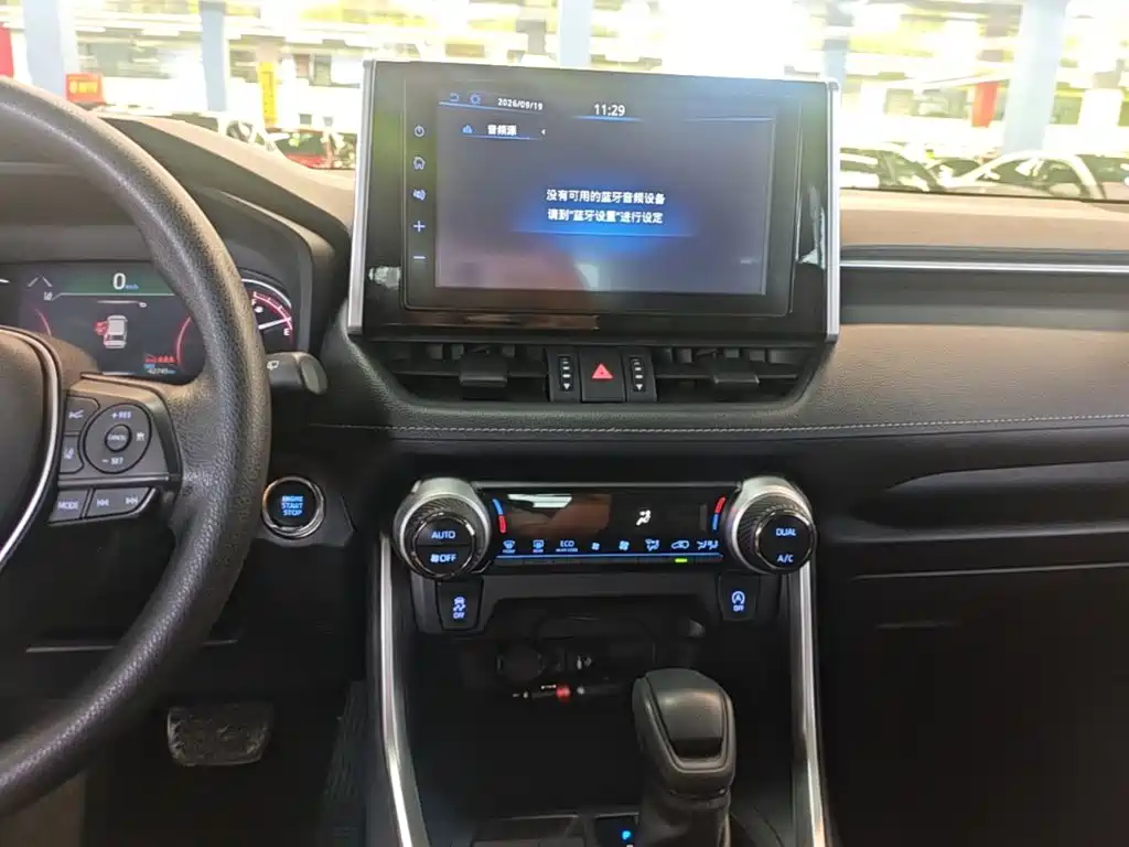 Toyota RAV4 — фото 13