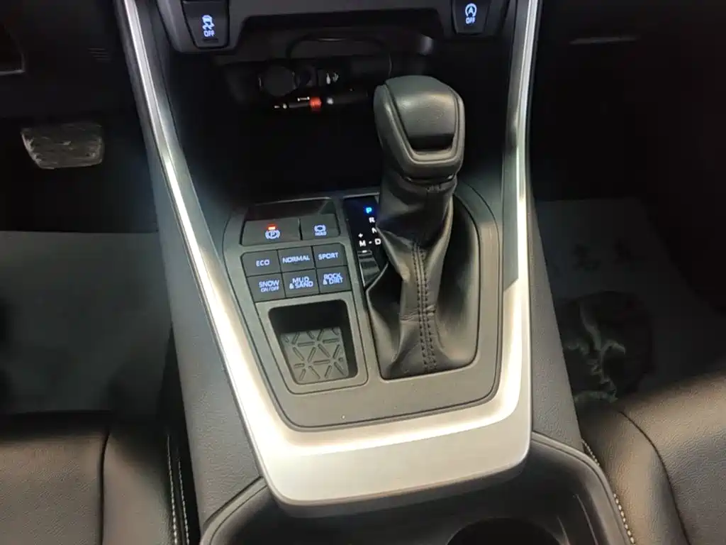 Toyota RAV4 — фото 14