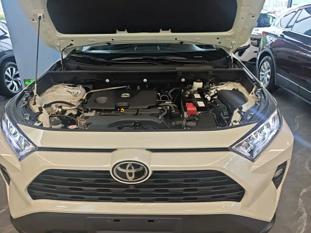 Toyota RAV4 — фото 20