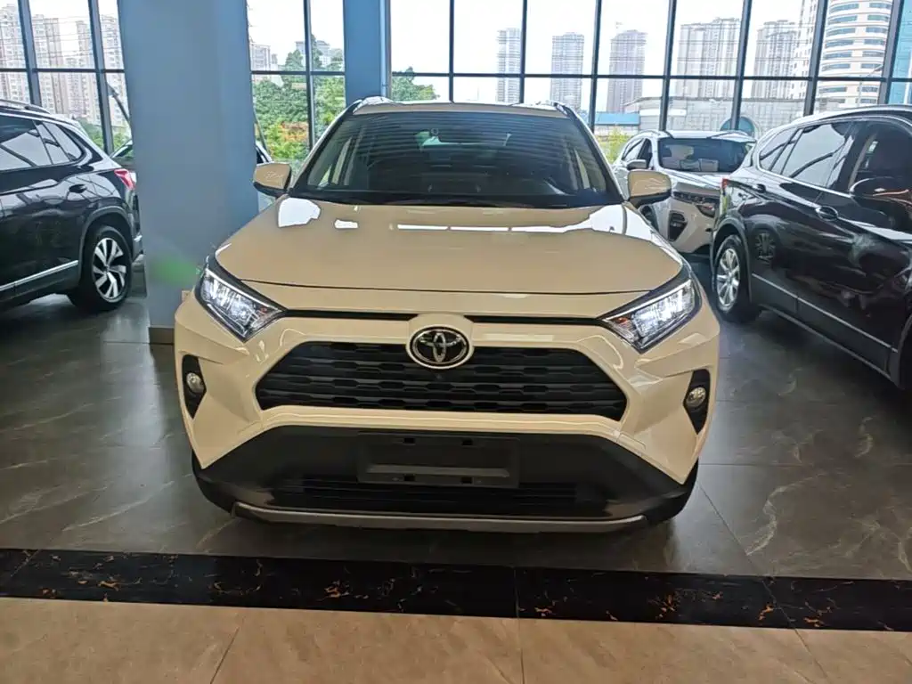 Toyota RAV4 — фото 3
