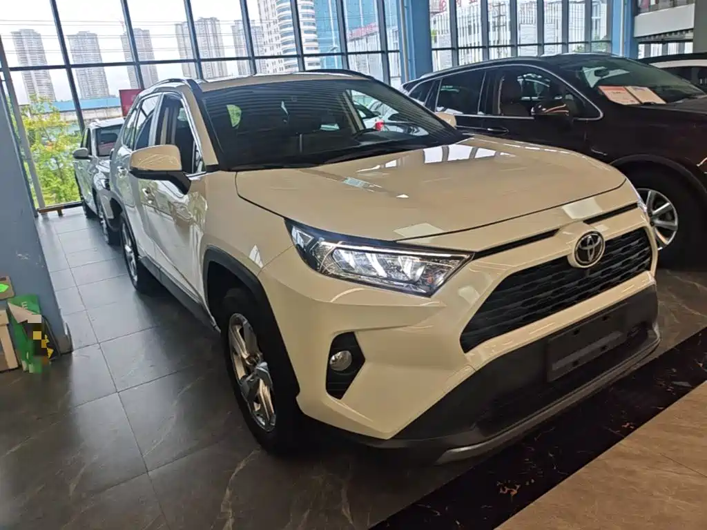 Toyota RAV4 — фото 4